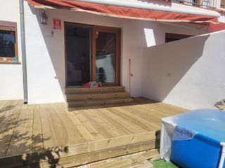 Pérgolas y suelos de madera maciza