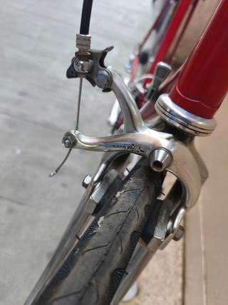 Bicicleta carretera vintage roja