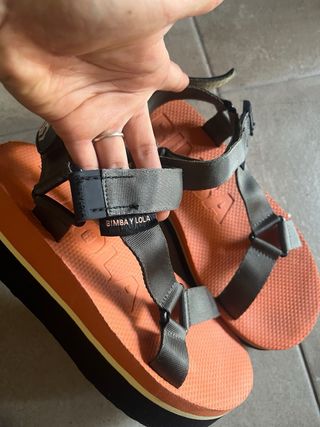 Sandalias Bimba y Lola plataforma, deportivas