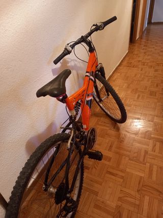 Bicicleta montaña doble suspensión
