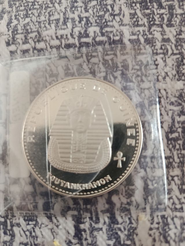 Monedas Guinea: Tutankamón y 500 Francos
