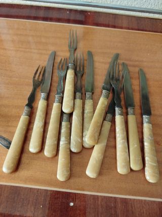 Cuchillos y tenedores de postre antiguos (12 pieza