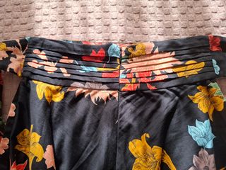 Falda Zara flores multicolor talla S