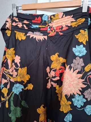 Falda Zara flores multicolor talla S