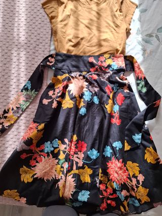 Falda Zara flores multicolor talla S