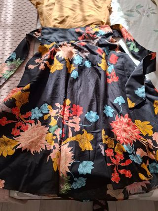 Falda Zara flores multicolor talla S