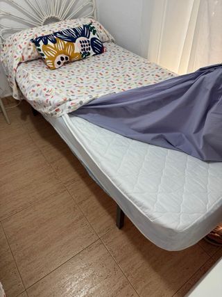 2 camas completas + cabeceros + almohadas
