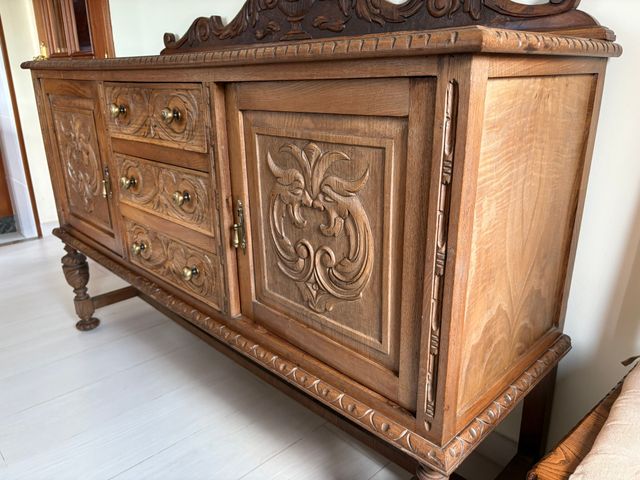 Trinchero antiguo de madera