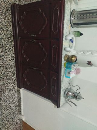 Mueble madera marrón