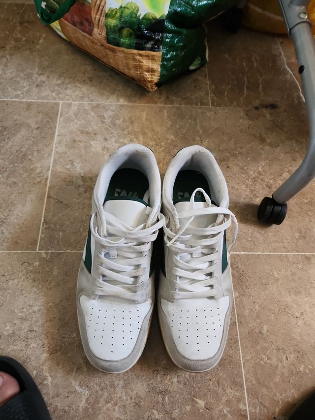 Zapatillas Deportivas Blancas y Verdes