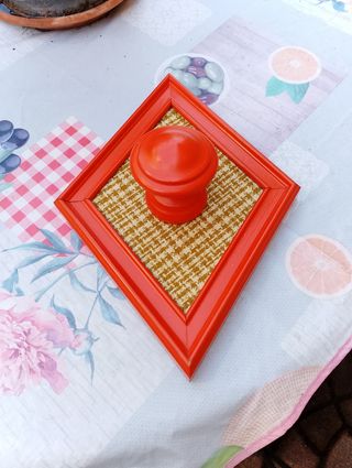 Appendiabiti vintage rosso e oro