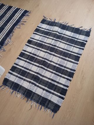 Alfombras algodón azul marino y blanco.