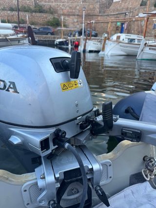 Honda 15CV 4T y ofrezco Neumatica sin coste de 4 m