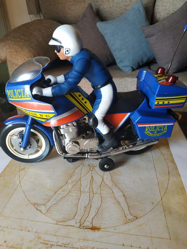 Giocattolo vintage ricco di motociclette della polizia