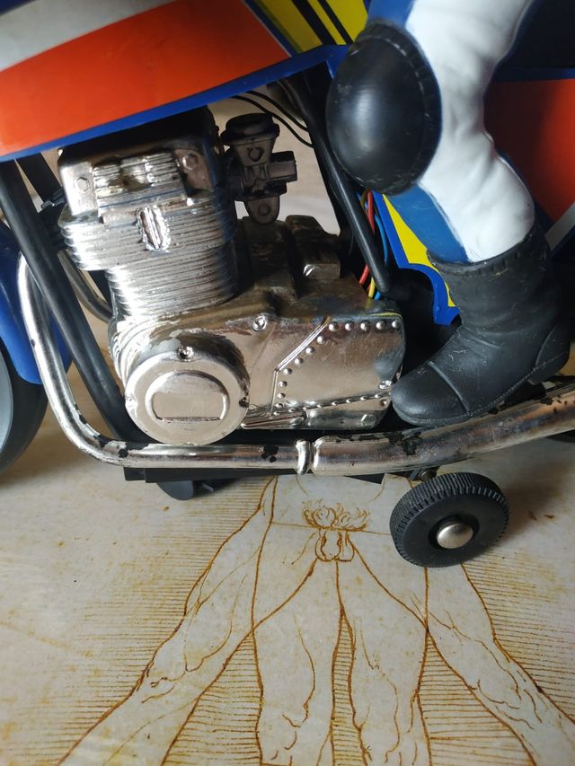 Giocattolo vintage ricco di motociclette della polizia