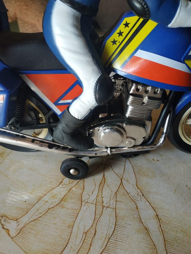 Giocattolo vintage ricco di motociclette della polizia