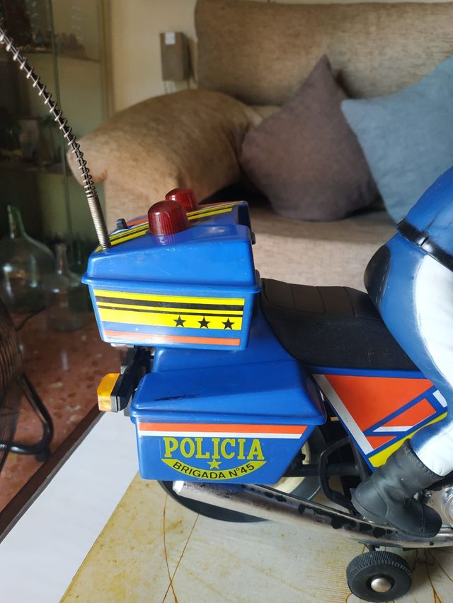 Giocattolo vintage ricco di motociclette della polizia