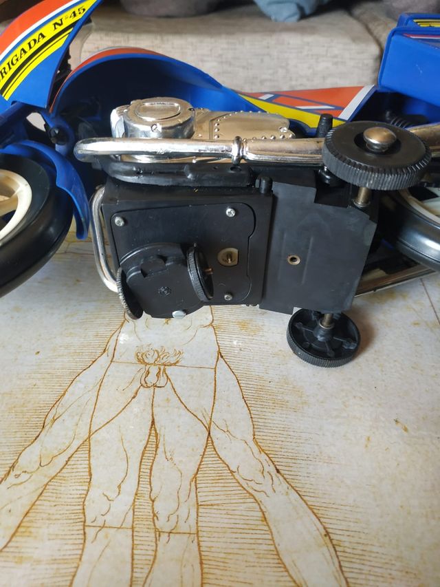 Giocattolo vintage ricco di motociclette della polizia