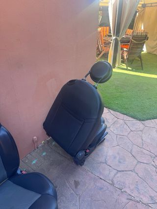 Asientos y paneles de puertas delanteras  Fiat 500