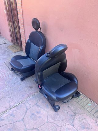 Asientos y paneles de puertas delanteras  Fiat 500