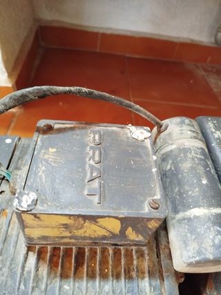 Motor y bomba de agua