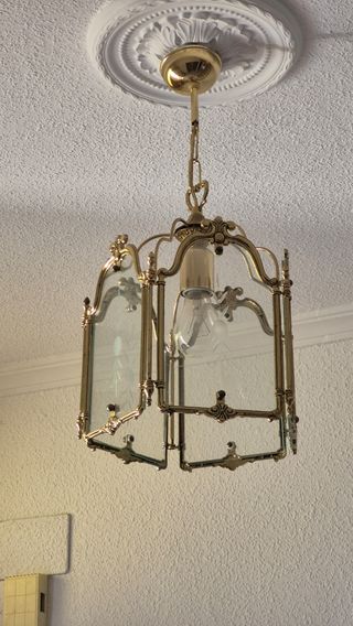 Lampara vintage de metal y cristal.