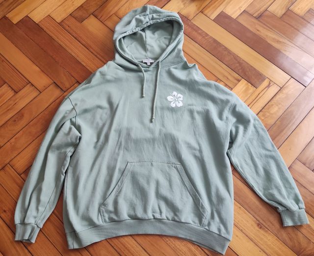 Preciosa Sudadera Pull&Bear verde