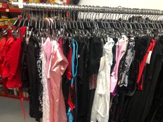Ropa y lencería variadas