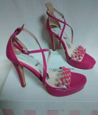 Elegantes Zapatos Sandalias en vinilo transparente