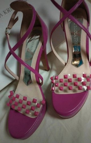 Elegantes Zapatos Sandalias en vinilo transparente