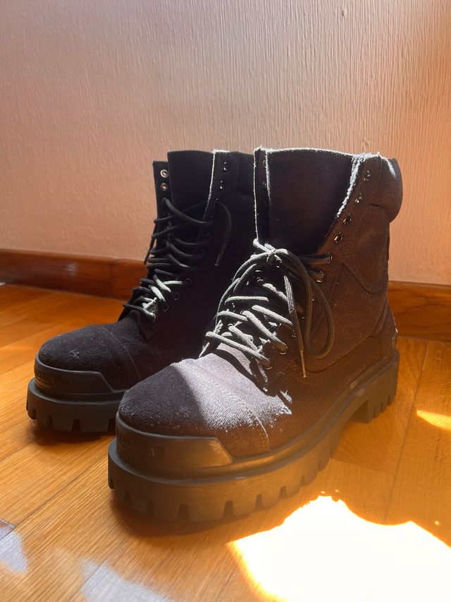 Botas Balenciaga Strike negras