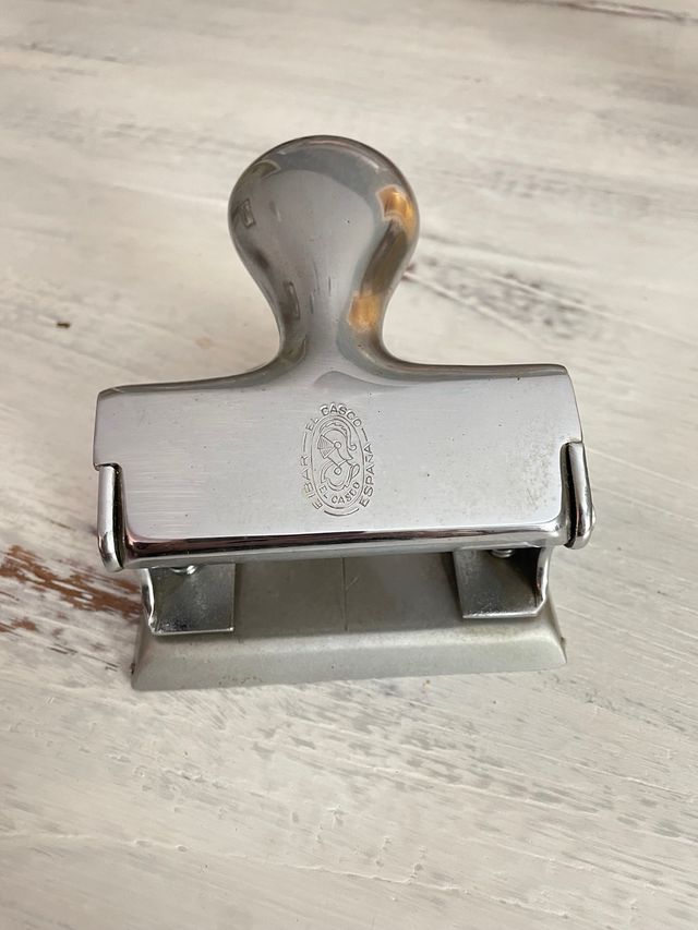 Perforadora vintage El Casco