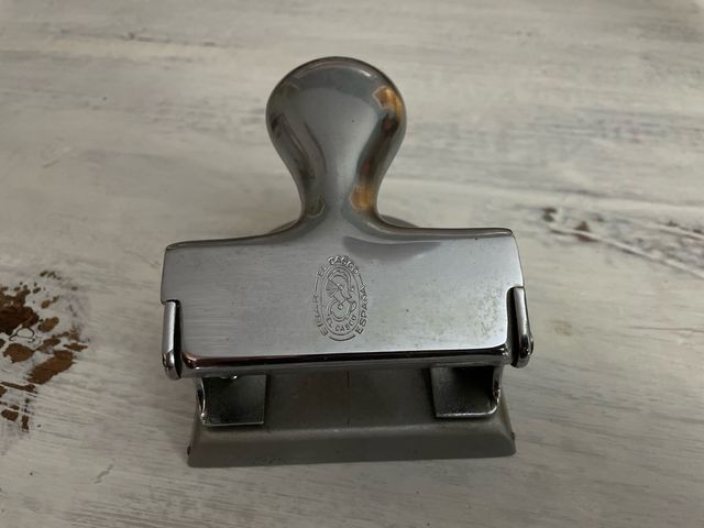 Perforadora vintage El Casco