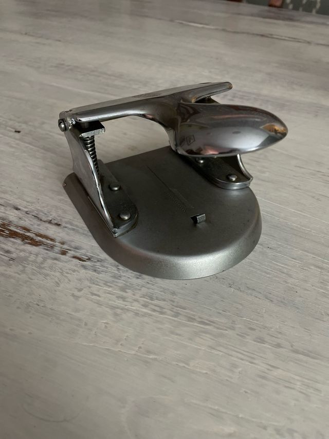 Perforadora vintage El Casco