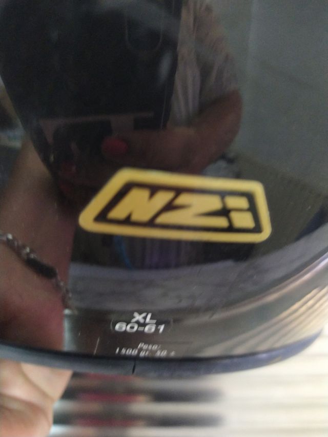 Casco moto negro c/visera XL 60/61