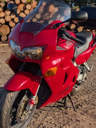 Honda VFR 800 Fi - Roja