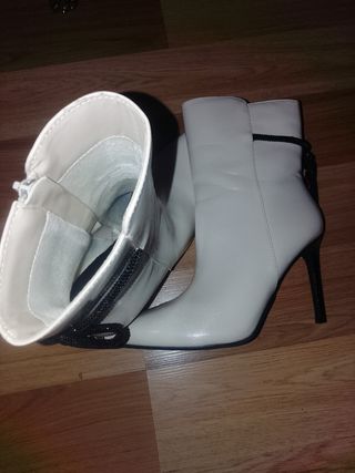 Botines beige tacón alto