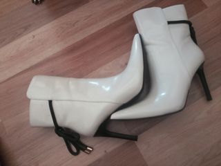 Botines beige tacón alto