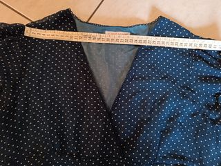 Vestito in crêpe-chiffon blu a pois bianco