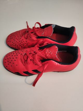 Botas Adidas niño, rojas, talla 34.