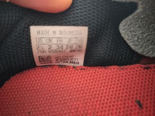 Botas Adidas niño, rojas, talla 34.