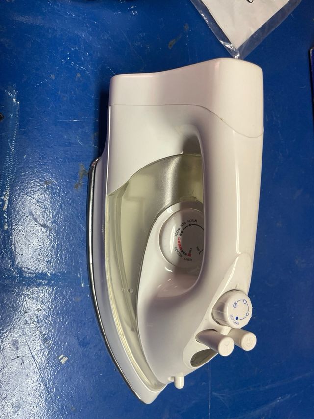 Plancha Soggo SS-6016 - Plancha de Vapor