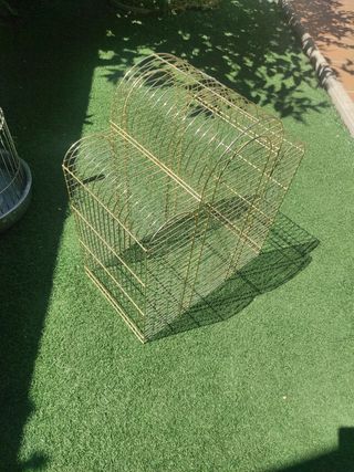 Jaula dorada,loros,ardillas,agapornis,ninfas....