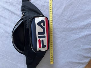 Riñonera negra Fila con logo – Unisex y con estilo