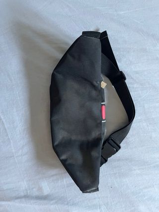 Riñonera negra Fila con logo – Unisex y con estilo