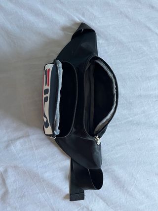 Riñonera negra Fila con logo – Unisex y con estilo