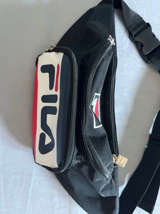 Riñonera negra Fila con logo – Unisex y con estilo