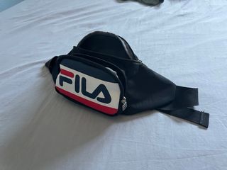 Riñonera negra Fila con logo – Unisex y con estilo