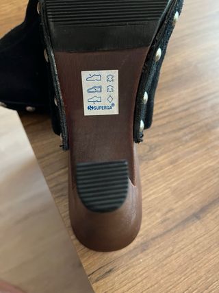 Zuecos negros SUPERGA tacón