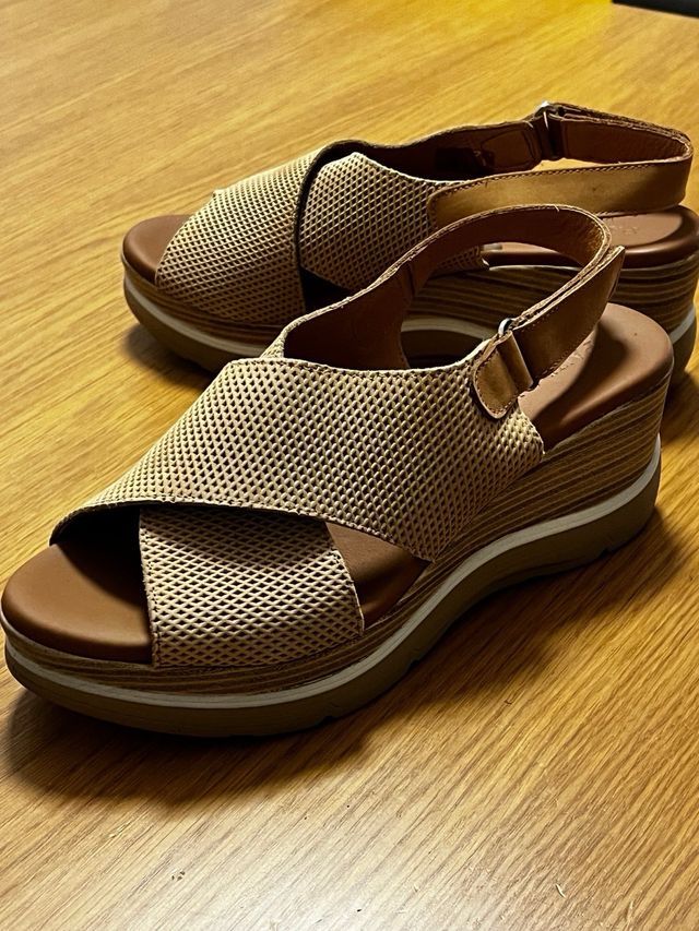 Sandalias cuña beige/ marron como nuevas